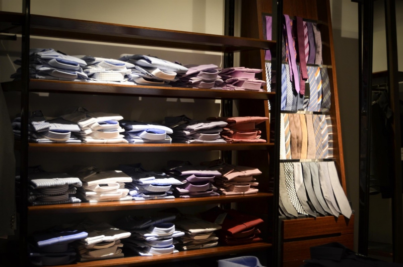 vitrine-MALAUSSENE-min_shirts_exhibition_shop_shopping_shelf_buy_business_clothing-940715